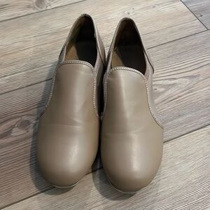 Tan Weissman tap shoes size 8AM